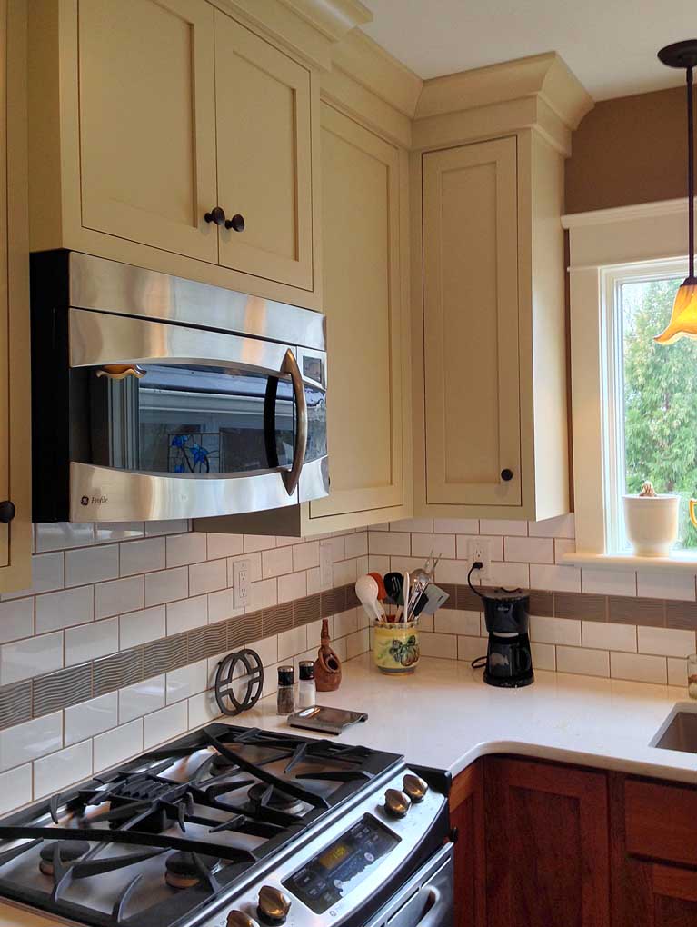 Camp Hill colonial kitchen range and hood